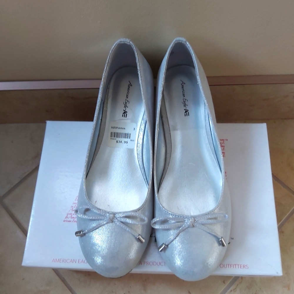 Girls American Eagle Silver Wedge Dress Shoes